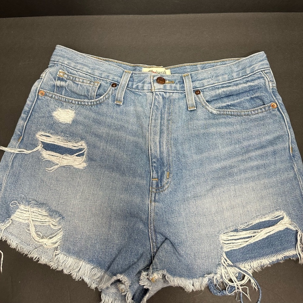 MADWELL Women's Distressed Denim Shorts size 29 pre owned Exellent condition.